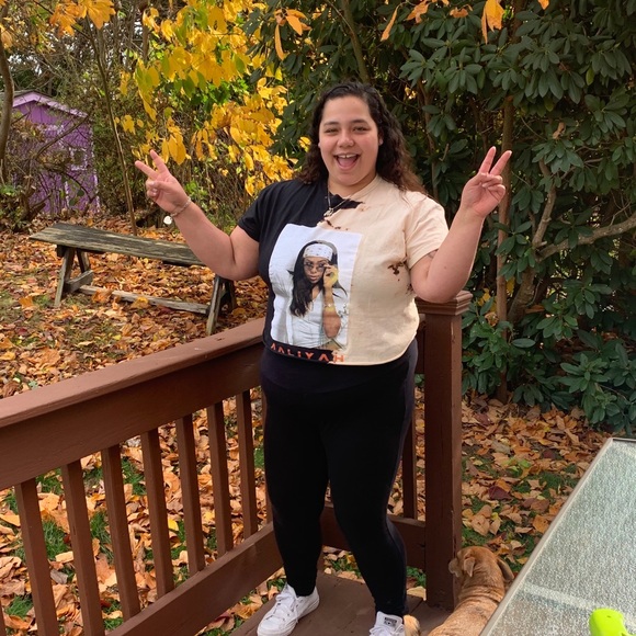 Meet your Posher, Alyssa - Picture 4 of 7